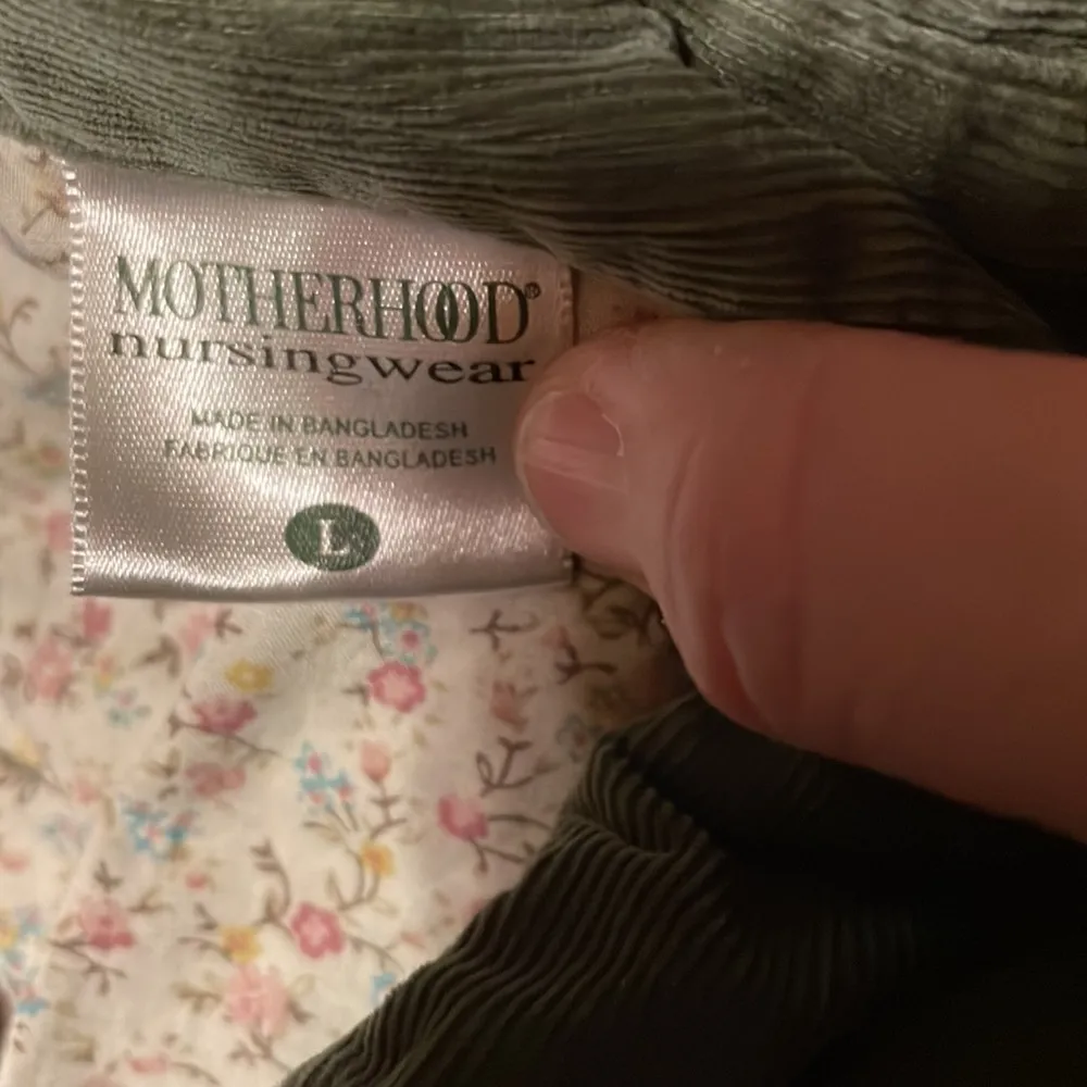 Motherhood nursing wear olive green corduroy snap front shirt with built in camo - Image 2