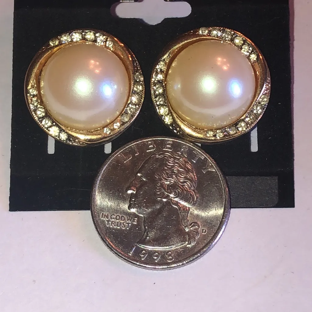 Elegant Vintage Gold Tone and Faux Pearl Stud Earrings - Image 3