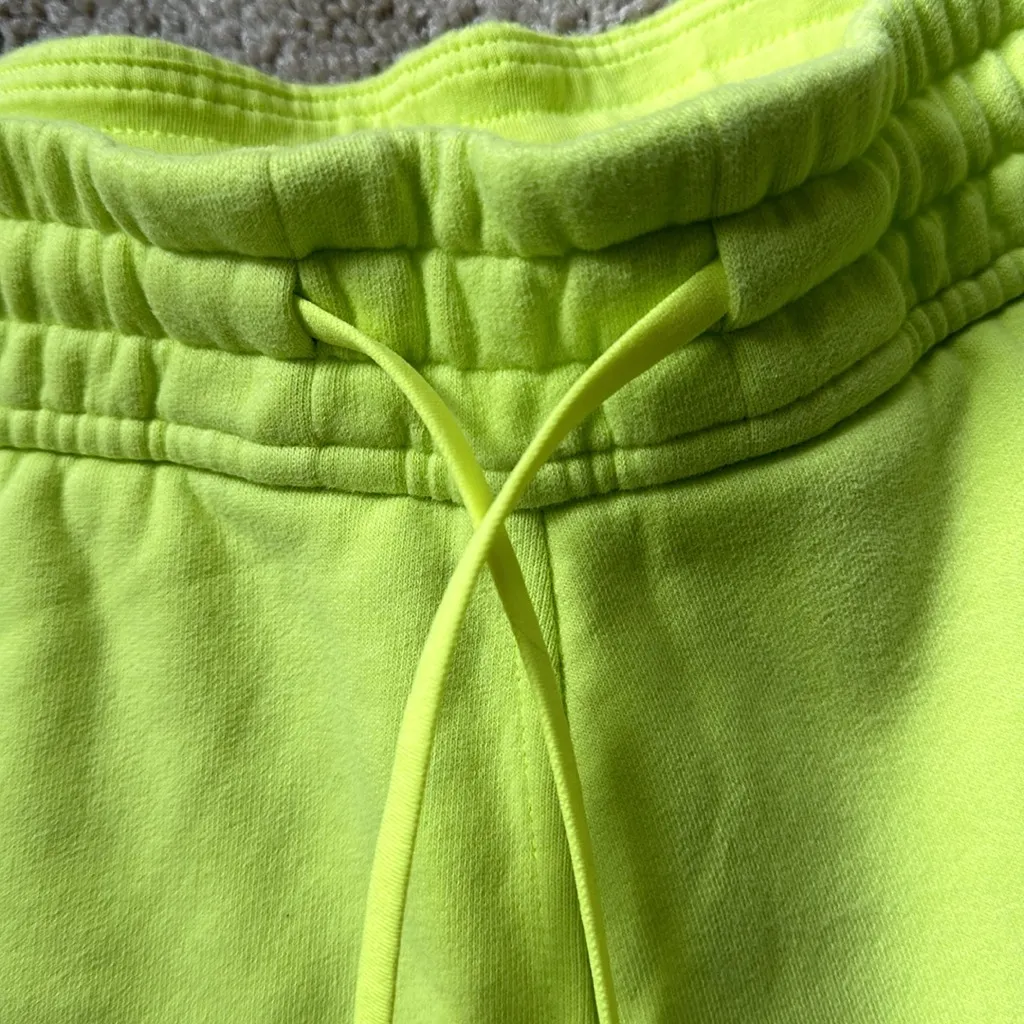 Lululemon Loungeful Athletic HR Short 4” Electric Lemon New NWT Size 6 - Image 2