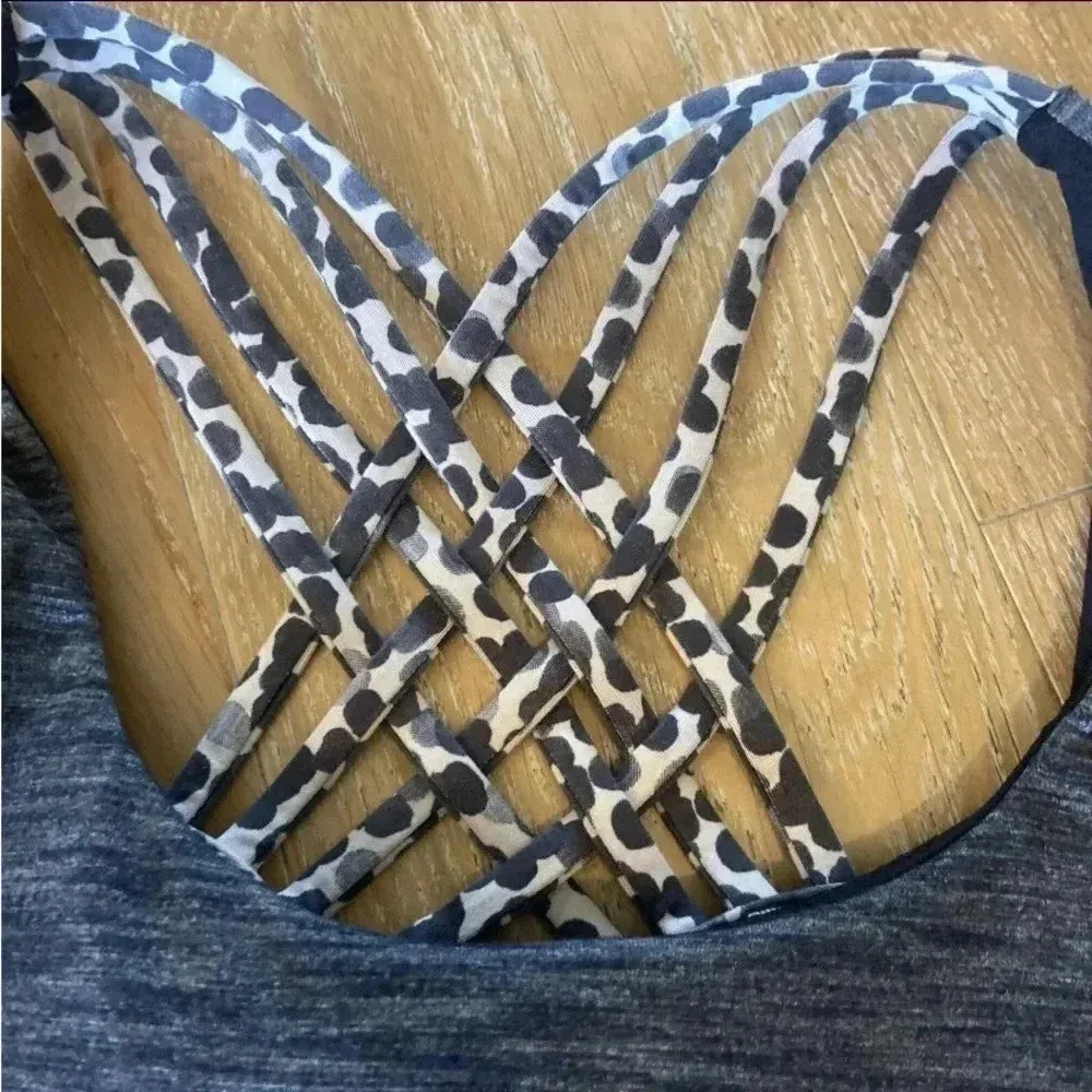 Lululemon Wild Tank Top Cheetah Print Criss Cross Back‎ Size 4 Gray heathered - Image 4