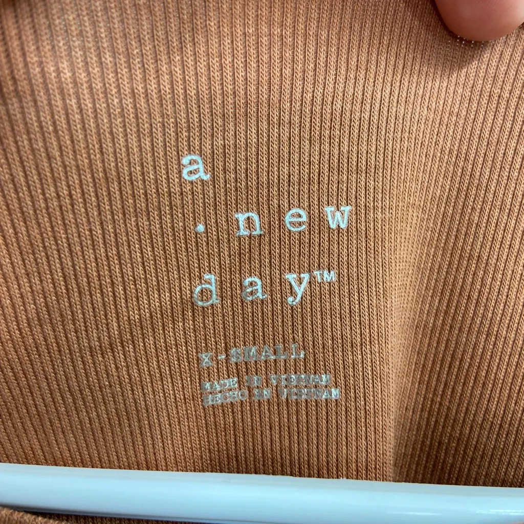 NEW A New Day women’s rust brown tan ribbed stretch long sleeve casual Tshirt XS - Image 4