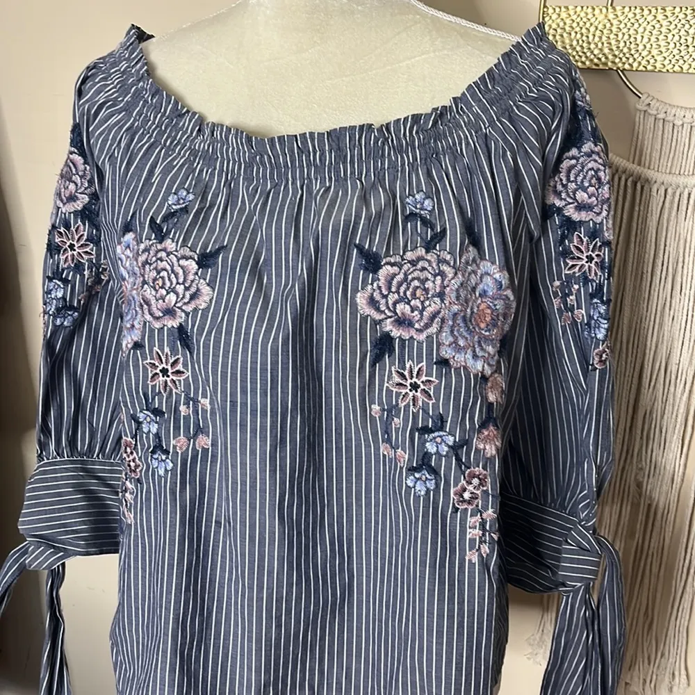 American eagle outfitters • floral embroidered top - Image 84
