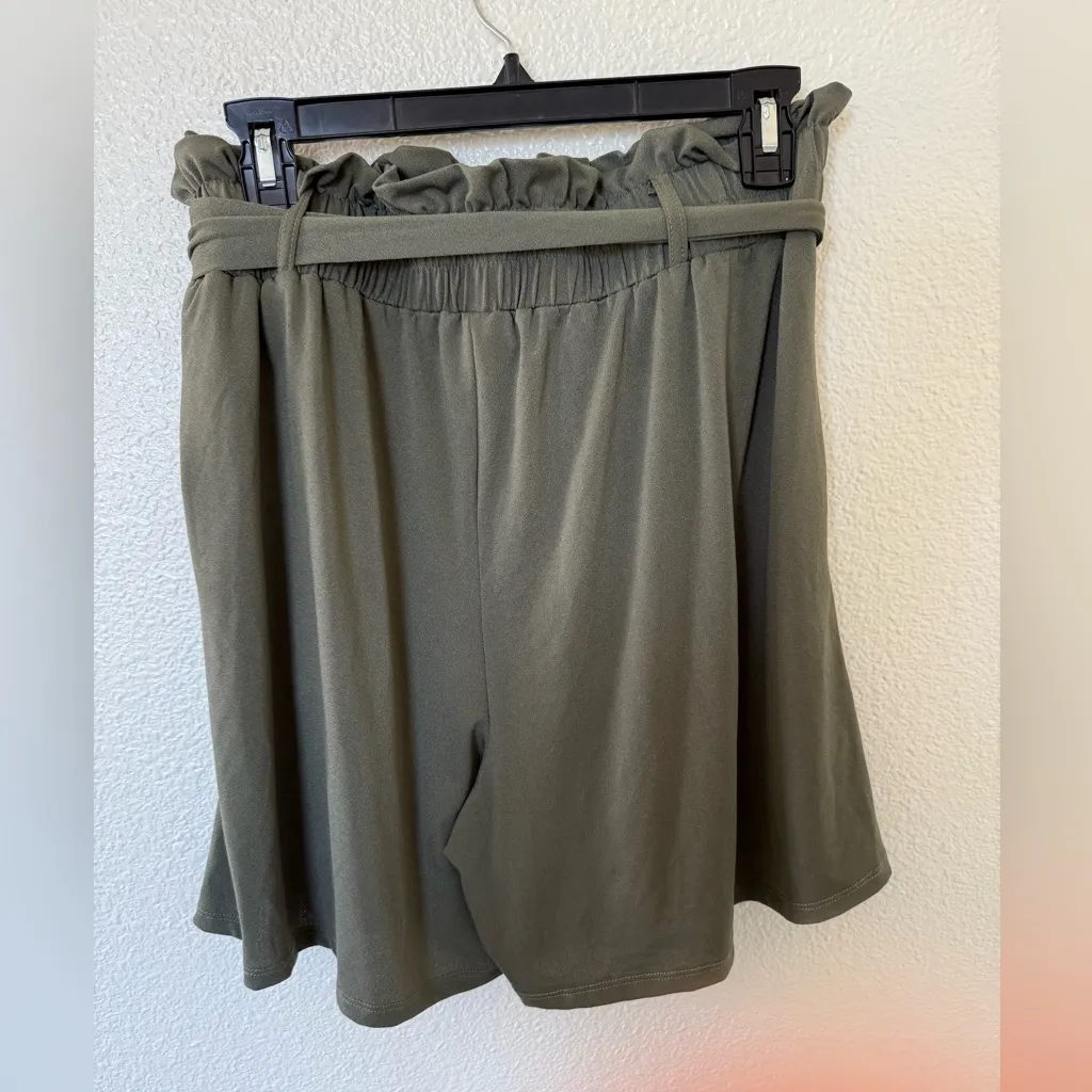 LulaRoe Ella Paperbag Shorts Medium - Image 2