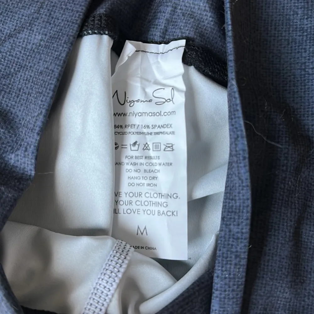 New without tag Niyama Sol leggings old style no longer produced size med - Image 3