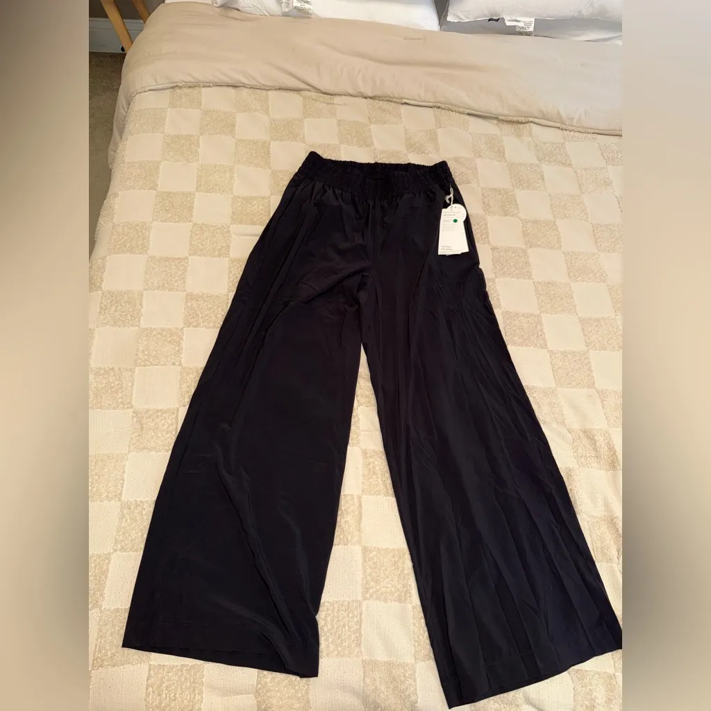 NWT Vuori Villa Wideleg Pant Size L - Image 2