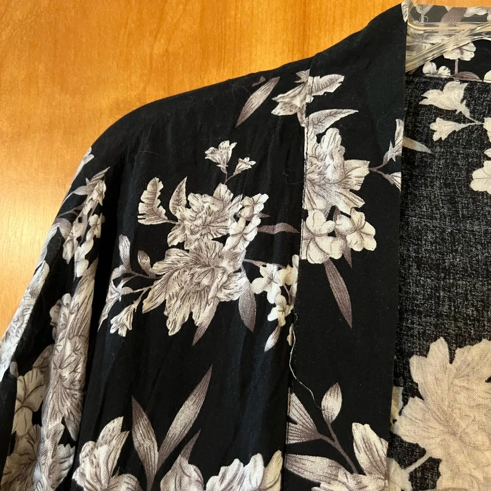 SPIRITUAL GANGSTER Black and White Floral Print Maya Kimono One Size - Image 7