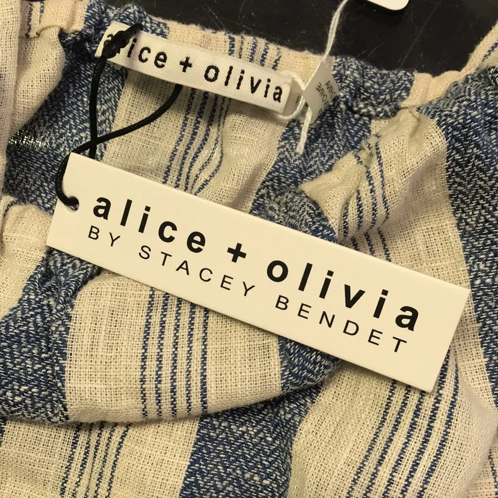 NWT! Alice + Olivia Linen Cropped Top Cream Blue - size XS - Image 3