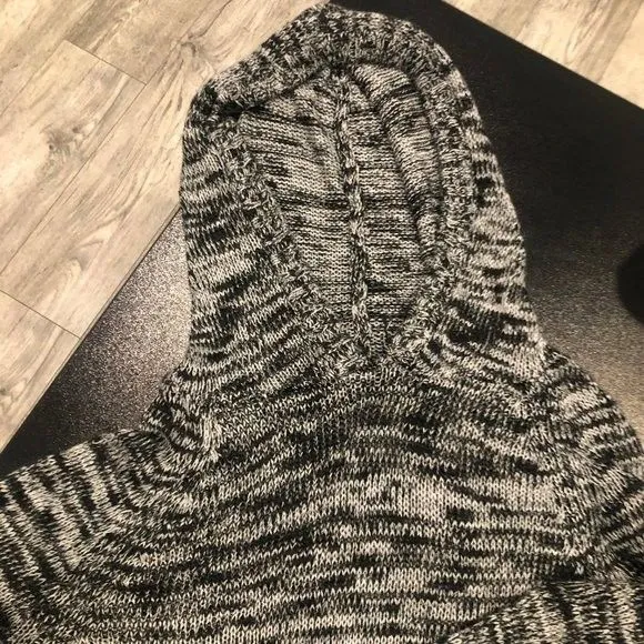 Grey Rue21 Small Hoodie Sweater with Pockets Long Sleeves Knit Sweatshirt - Image 4