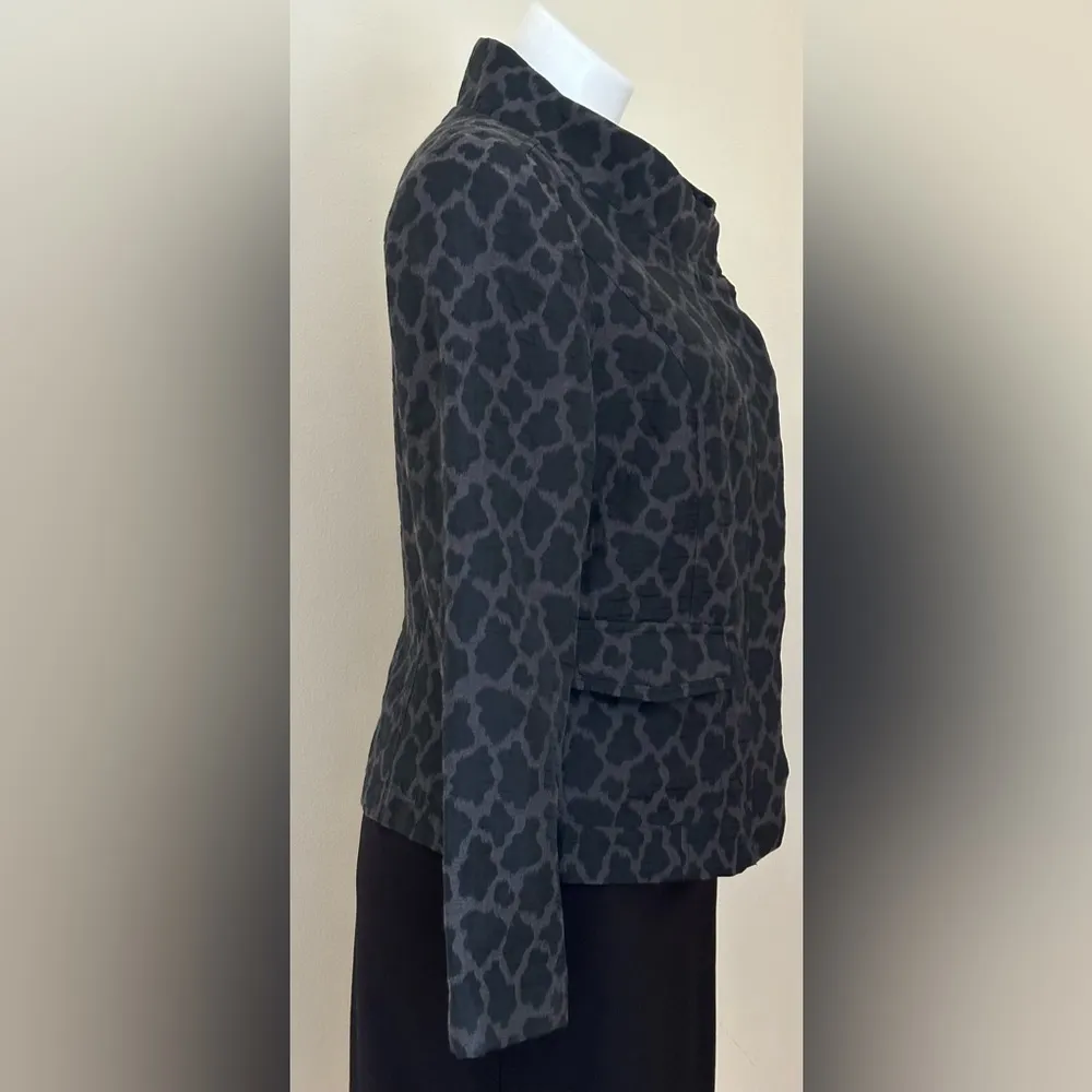 Think Tank Gray & Black Animal Print Wide Collar Hidden Button With Pockets Sz S - Image 2