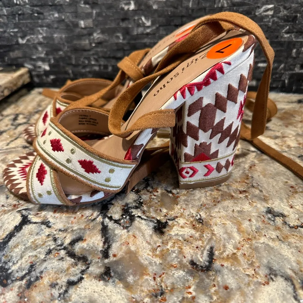 Zigi Soho Vierra Heels Sandals Aztec Embroidered size 7 New STRAPPY ANKLE - Image 5