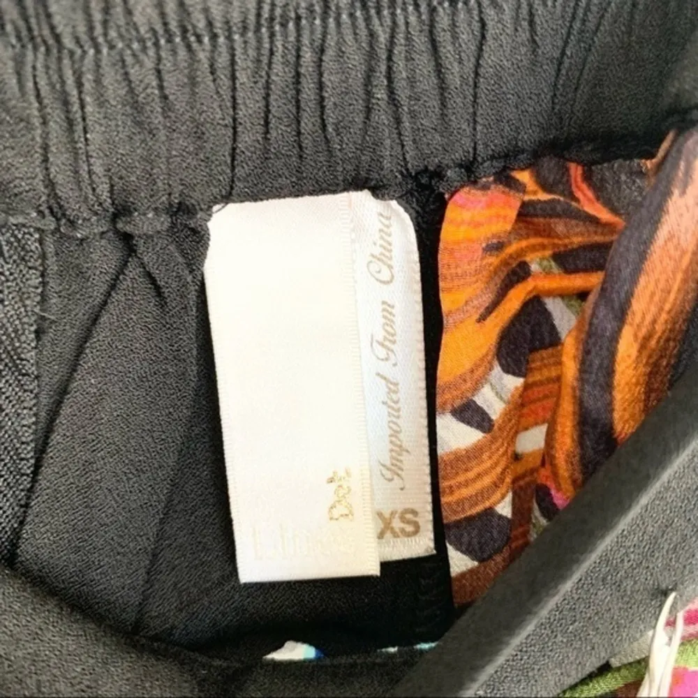 Line and Dot Revolve  Tropical Lightweight Pants - Image 7