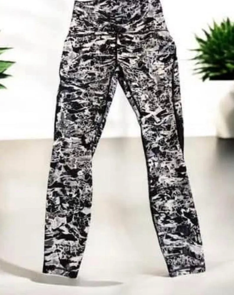 Lululemon Train Times 7/8 Pant (25" )
Interlaced Starlight Black / Black Size 4 - Image 2