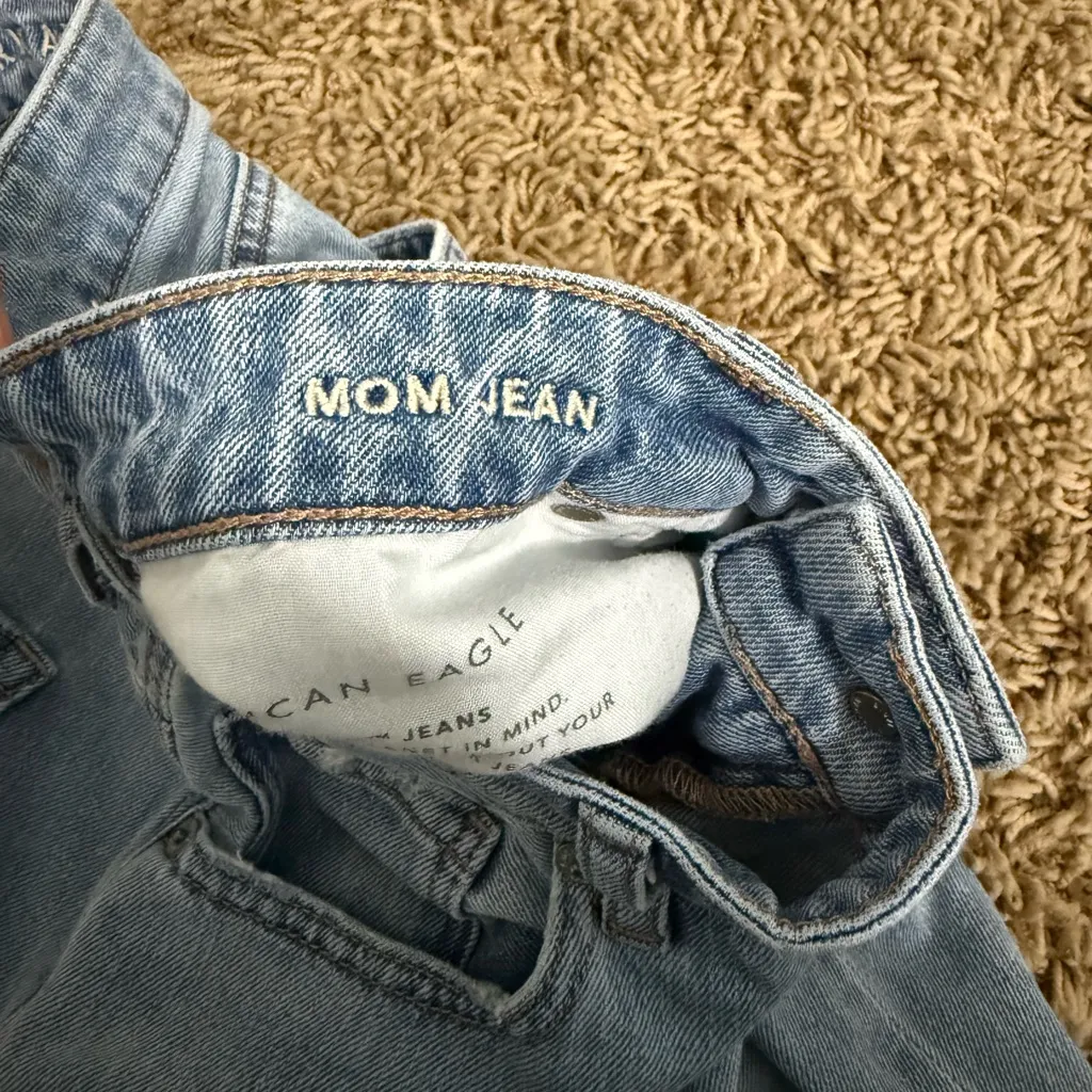 American Eagle Ripped mom jeans - Image 3