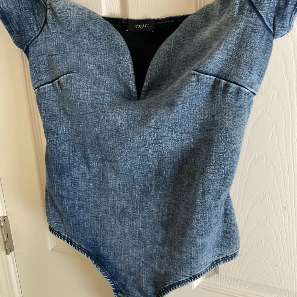 TRAC Blue Denim Off-the-Shoulder Sweetheart Bodysuit Size m - Image 5