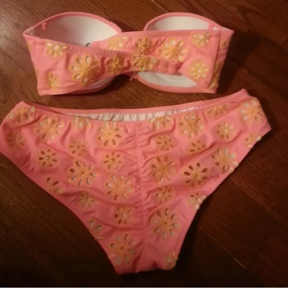 Victoria’s Secret Eyelet Strapless Hipster Bikini Size 36A/S Coral NEW - Image 2