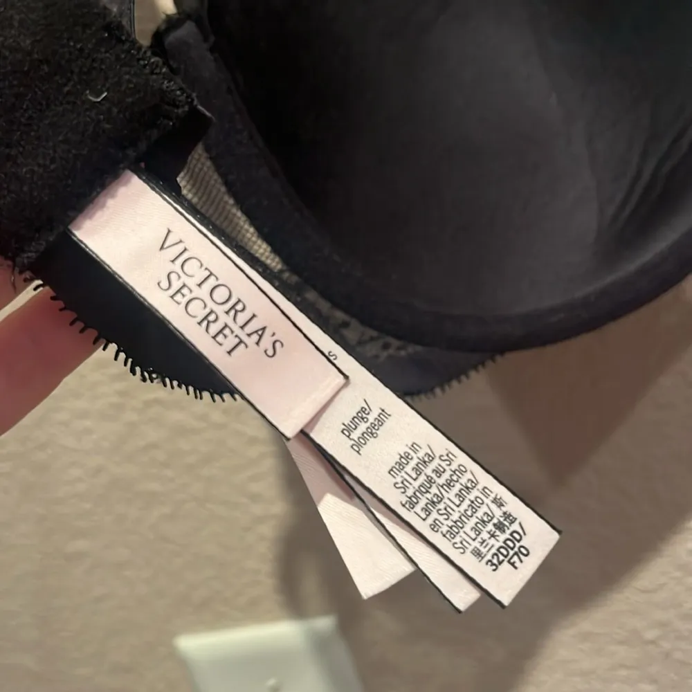 Victoria’s Secret Women’s Incredible Plunge Bra 32DDD Black Lace - Image 8