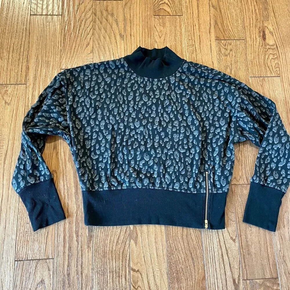 Old navy leopard print mock neck cropped pullover - Image 2