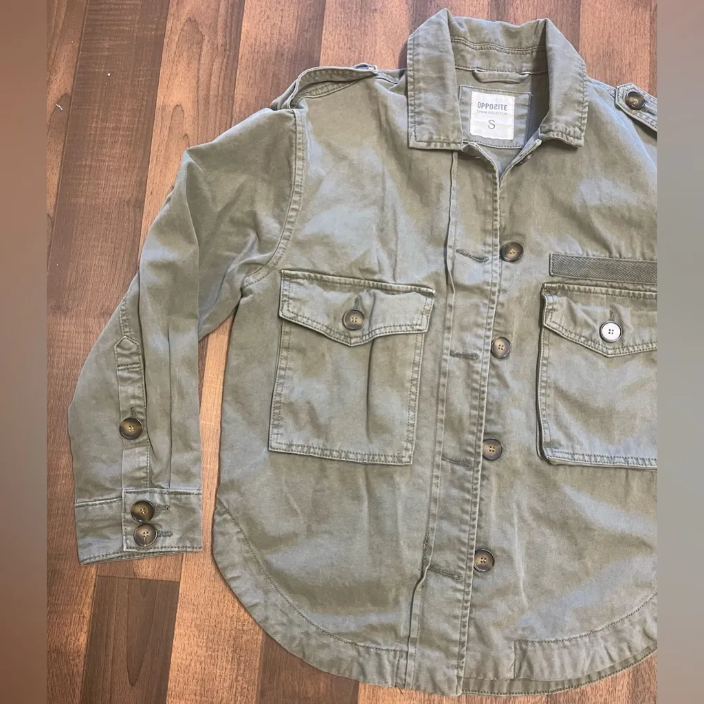 OPPOSITE Green Utility Jacket with Epaulettes and Collared Neckline Green - Image 3