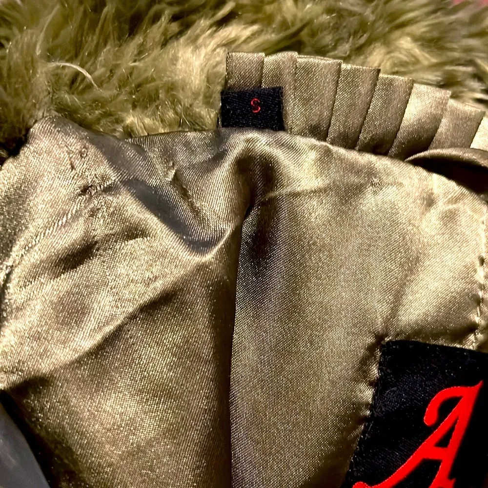 Adrienne Landau green faux fur satin lined hooded vest. Four hook/eye closure XS - Image 8