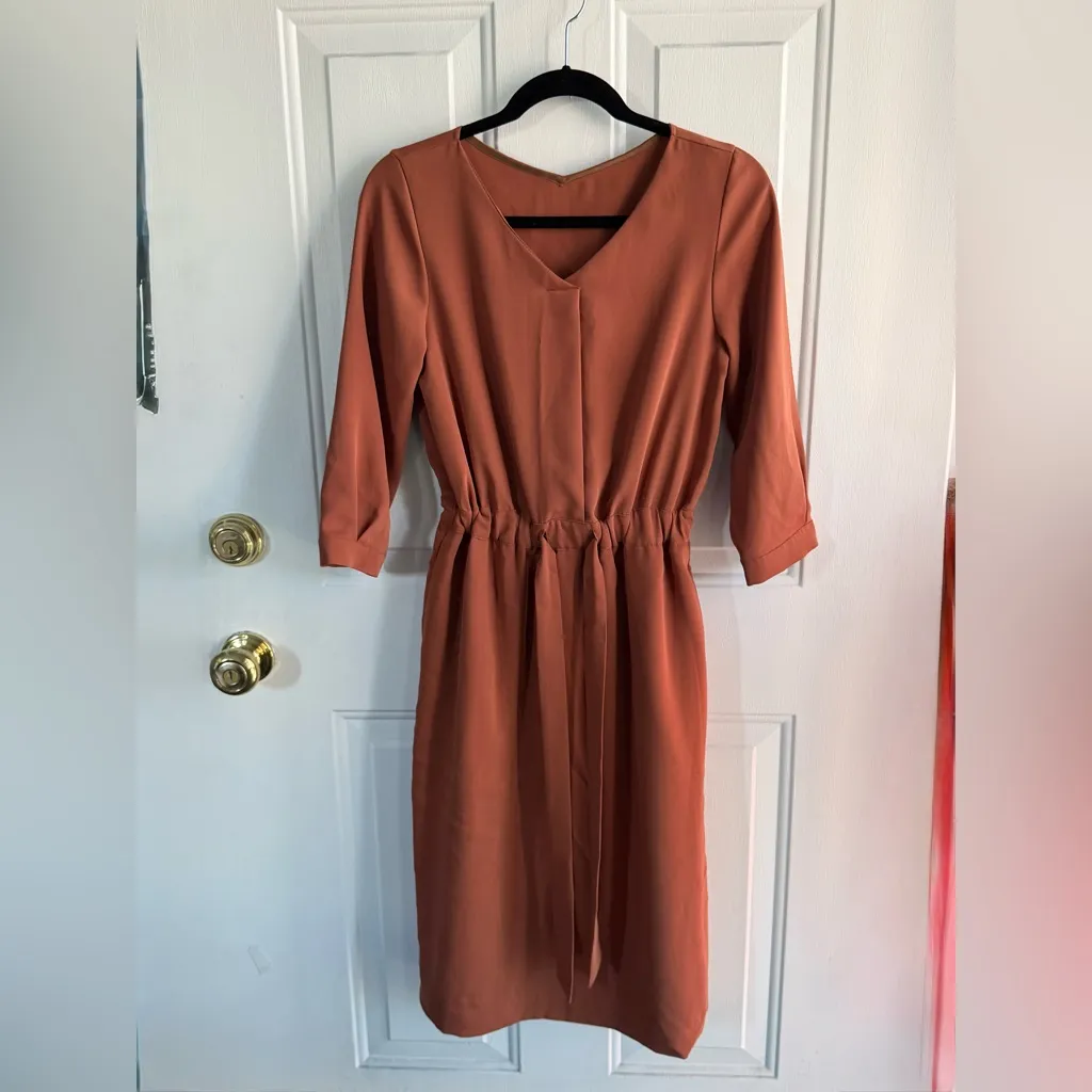 SIMPLICITÉ Rust Midi Dress with Tie Waist & Pockets | SIZE S - Image 2