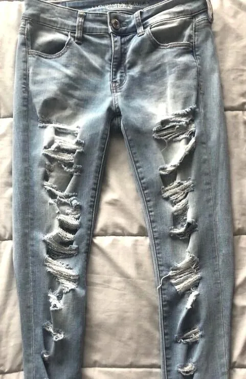 American Eagle Outfitters Ripped Jeans  - Image 5