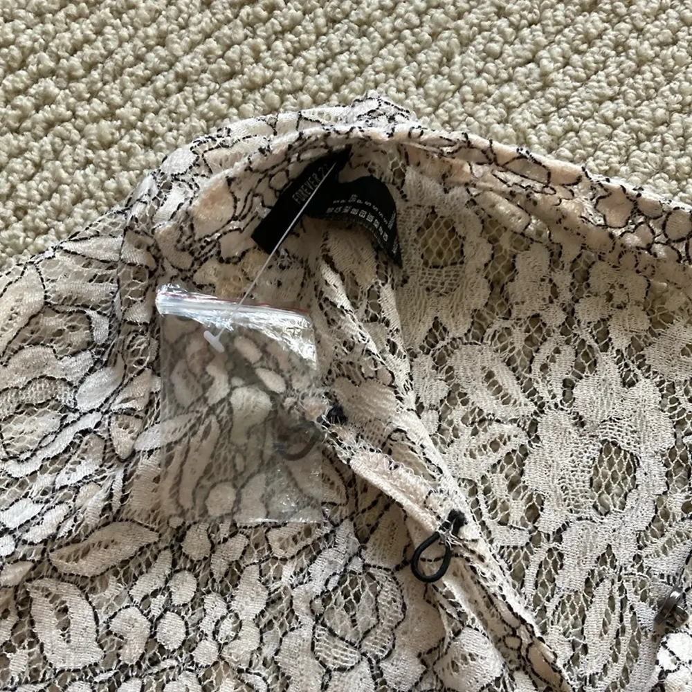 NEW Forever 21 Sheer Lacy Peplum Blouse Black White Top Shirt Size Small NWT - Image 7