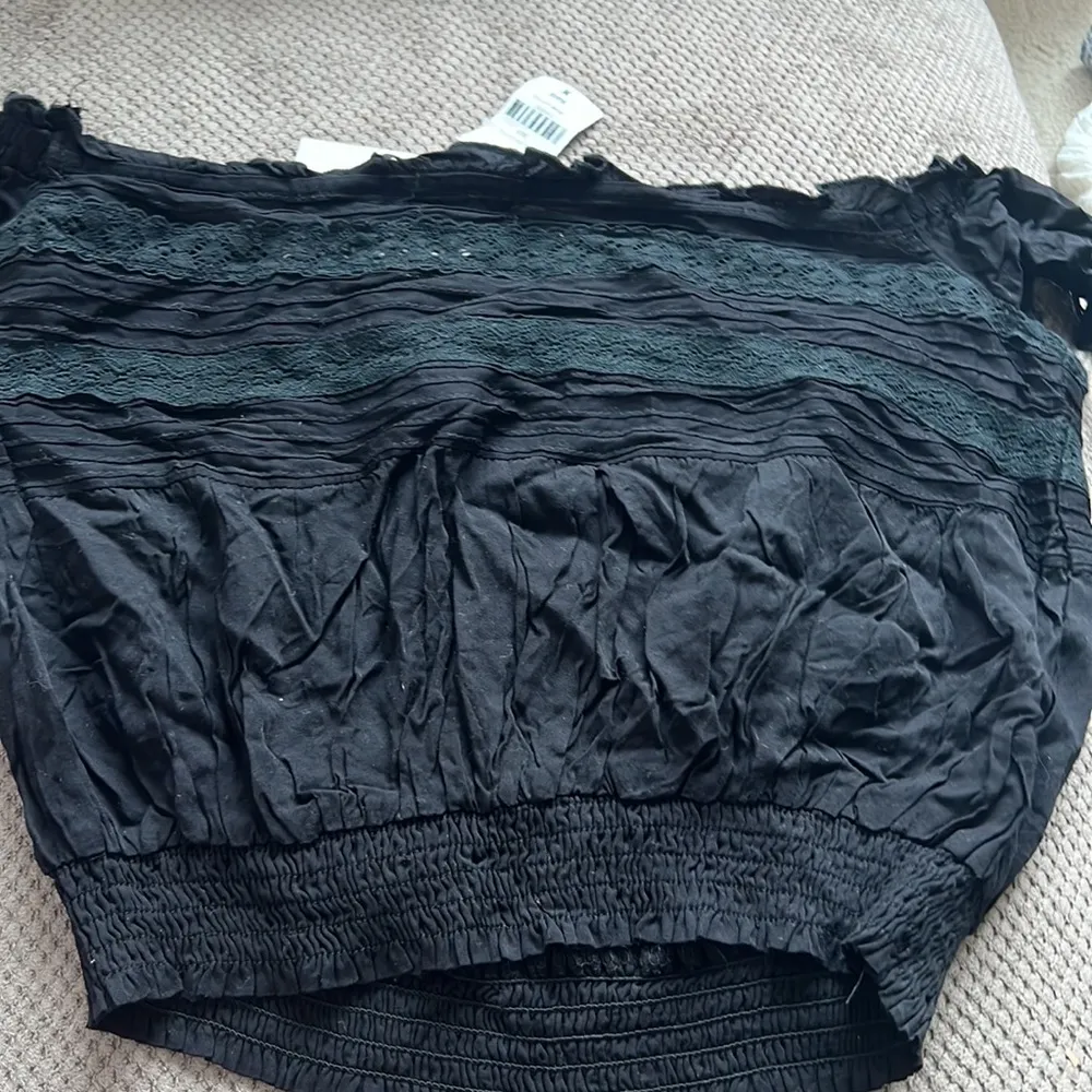 NWT LF SEEK THE LABEL BLACK OFF THE SHOULDER LACE OVERLAY CROP TOP - Image 8