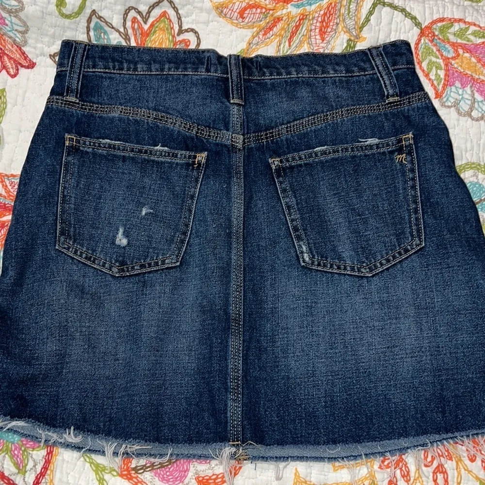 Madewell size 27 denim skirt frayed edge pockets belt loops zip button close - Image 8