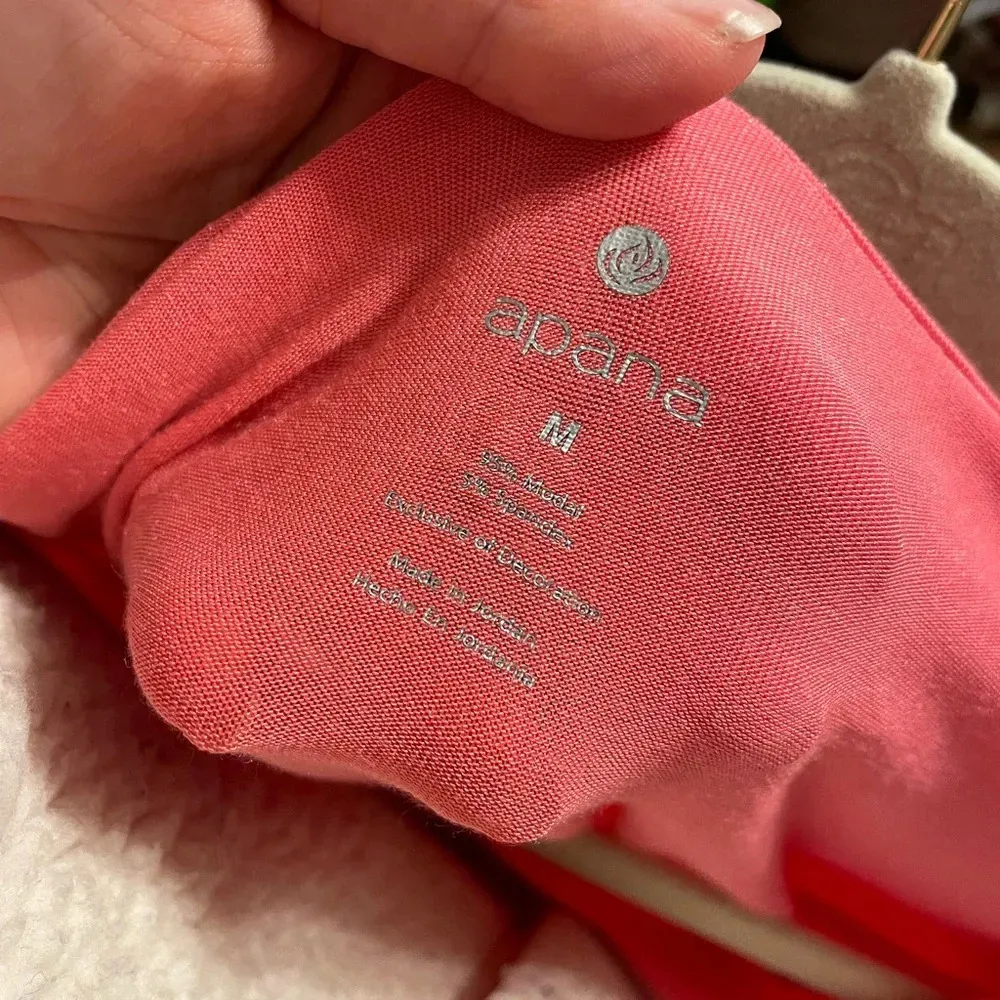 NWT APANA VNECK WORKOUT TEE - Image 3