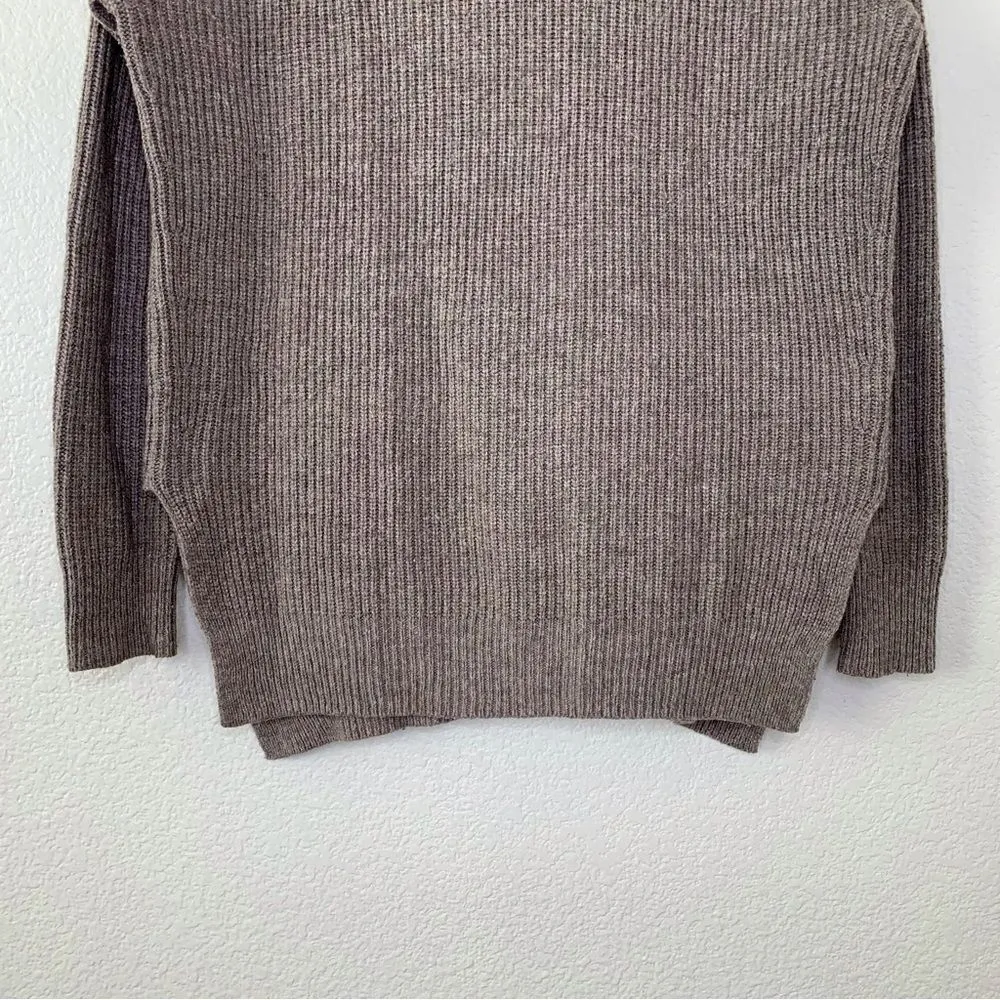 Uniqlo Wool blend Women’s Turtleneck Sweater - Image 3