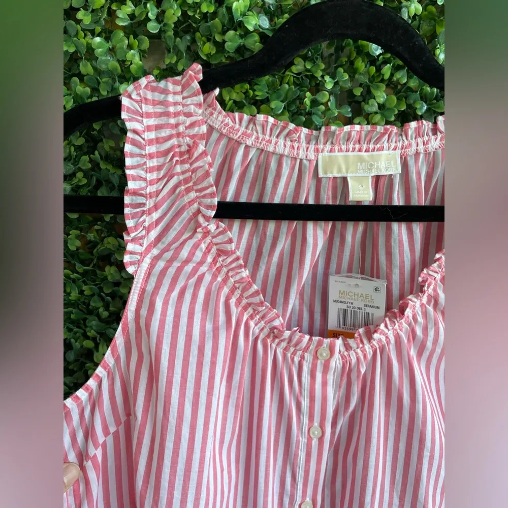 NWT -  Sleeveless Button Up Blouse - Image 4