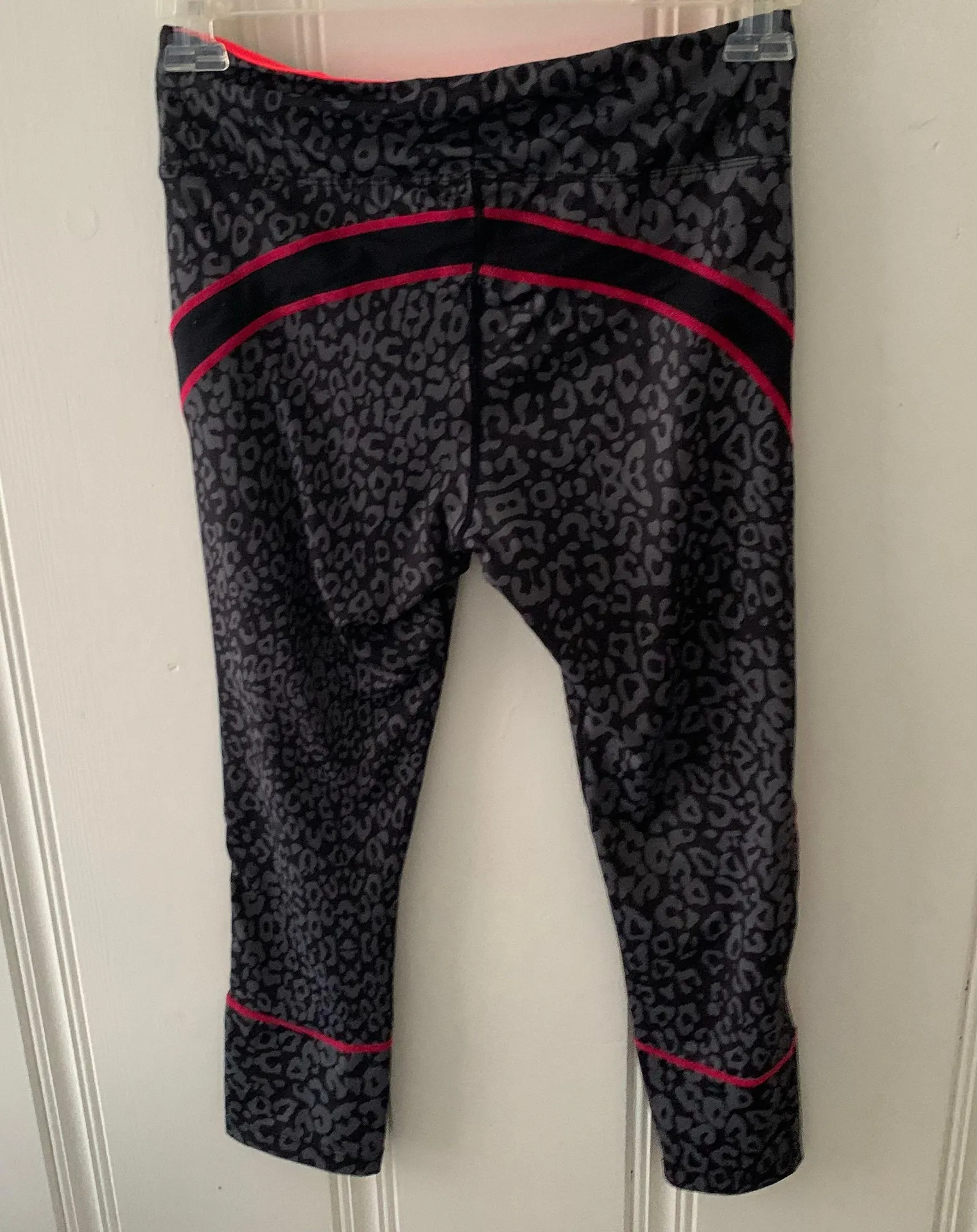 Grey Pink Leopard Print Cropped Active Legging M Gray Size M - Image 2