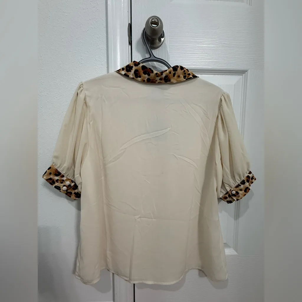 Nwt CeCe Cream Blouse with Leopard Print Accents - Image 3