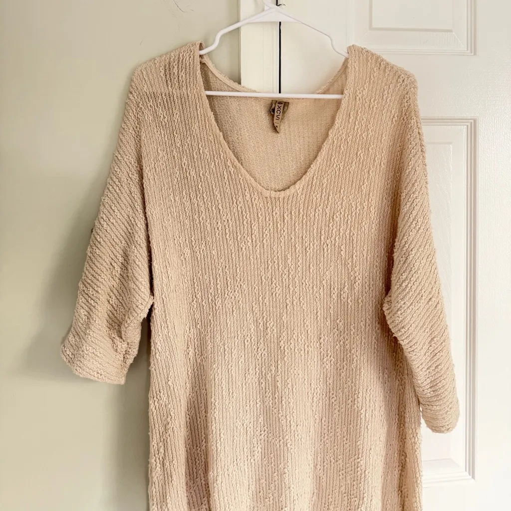 XCVI Sweater Tunic Top Size Medium Cream Asymmetrical Hem Texture Boho Lagenlook - Image 2