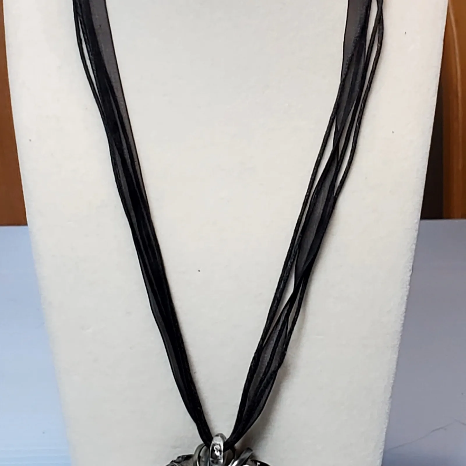 Wire Wrapped Heart Pendant Necklace Lace 16" Unsigned Black - Image 3