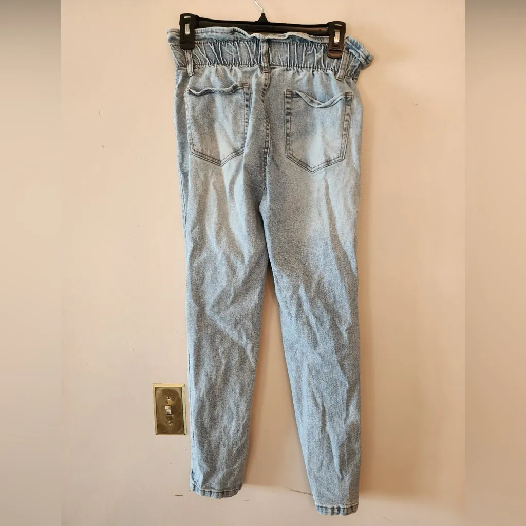 Tinseltown High Rise Mom Distressed jeans size 5 - Image 2