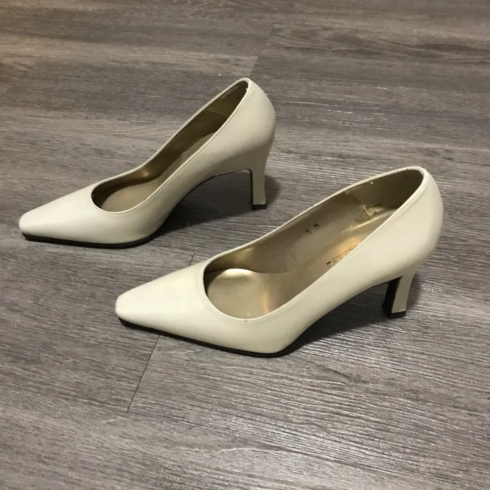 Sergio Zelcer Spanish Leather Pearl Pumps Size 5 - Image 6