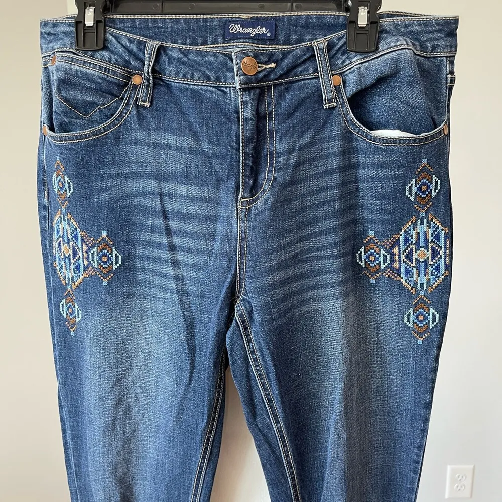 Wrangler  Embroidered Distressed Flare Jeans size 11/34 rodeo western southwest - Image 11