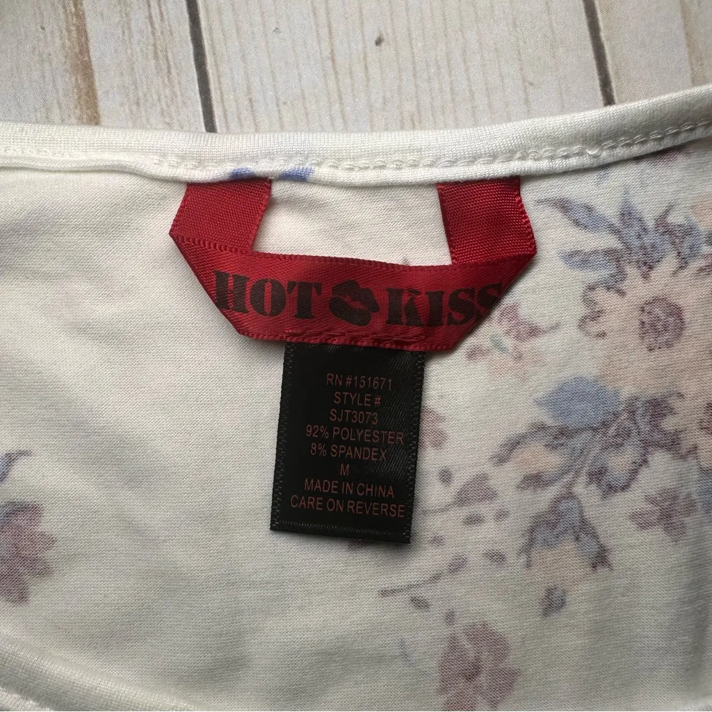 Hot Kiss Floral Print Short Sleeve Tee - White and Pink - Image 3