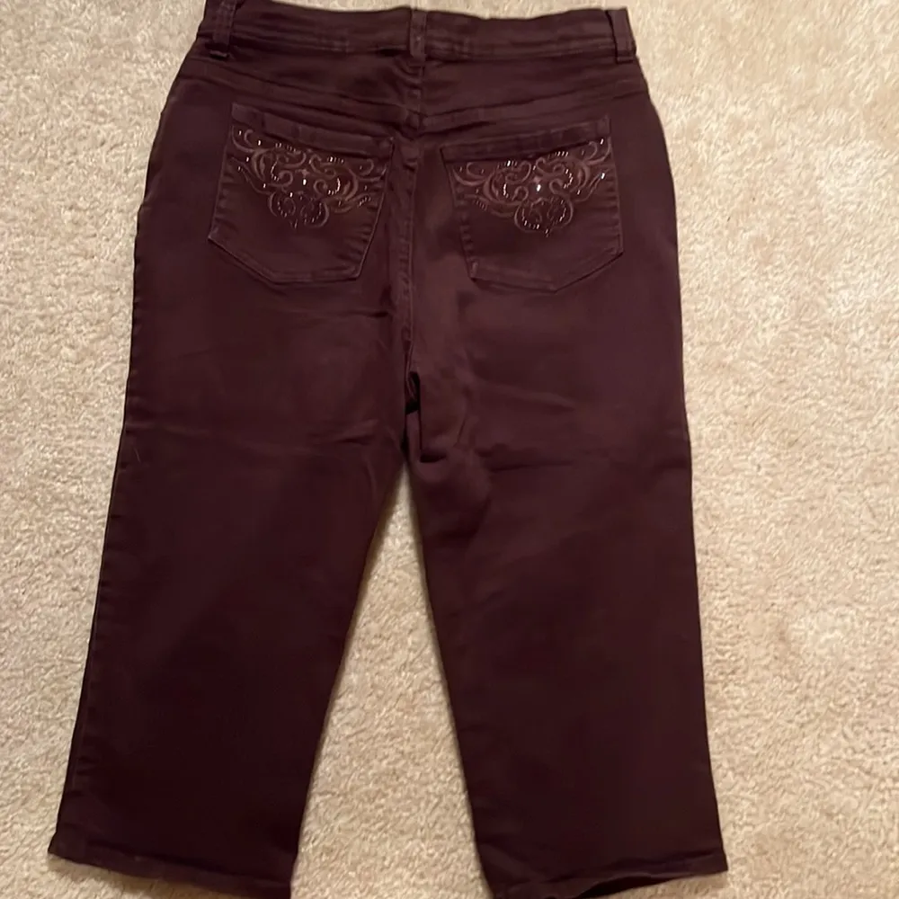 Gloria Vanderbilt brown jean capris Size 8 - Image 5