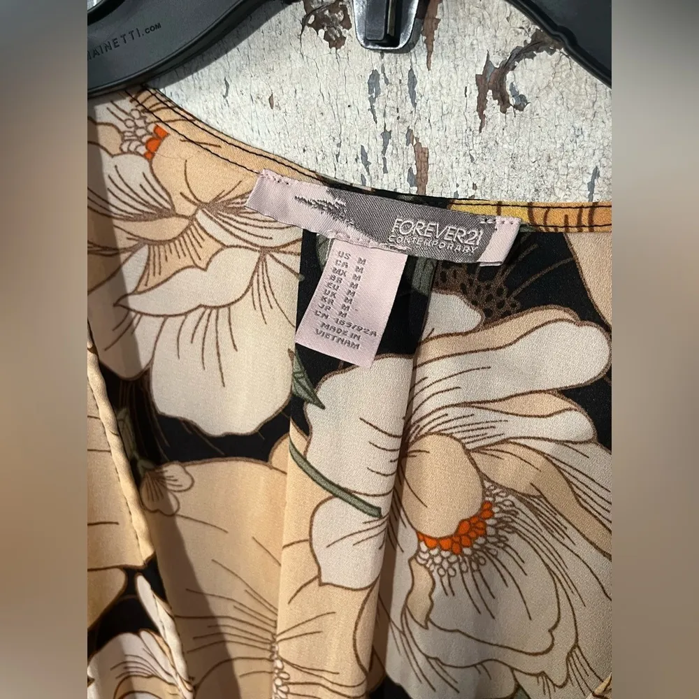 Forever 21 Sheer dress size Medium, floral pattern - Image 4