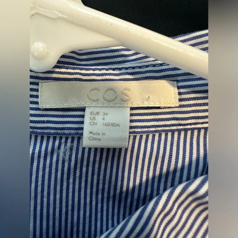 COS  split back panel striped button down shirt size 4 - Image 5