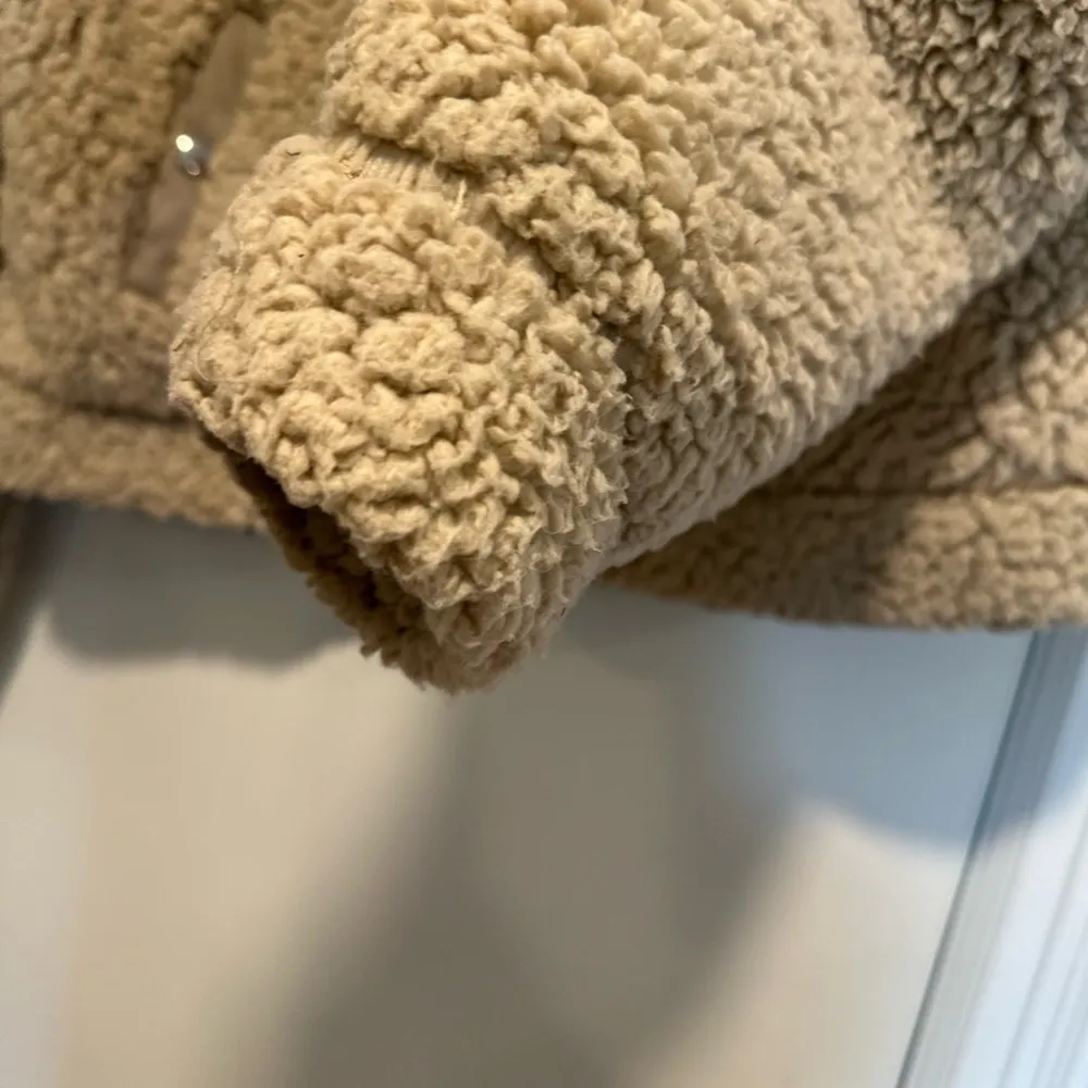 Kut From the Cloth Womens Lg Fuzzy Sherpa Full Zip/ Button Beige Bomber Jacket. - Image 10