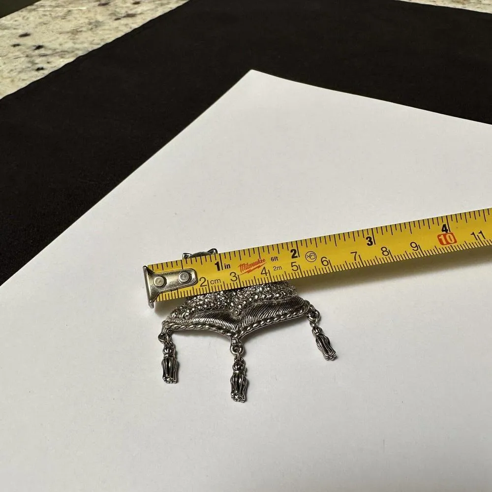 Signed Avon Kitty Cat On A Pillow Brooch Pin Tassel Charms Green Rhinestone Silver - Image 8