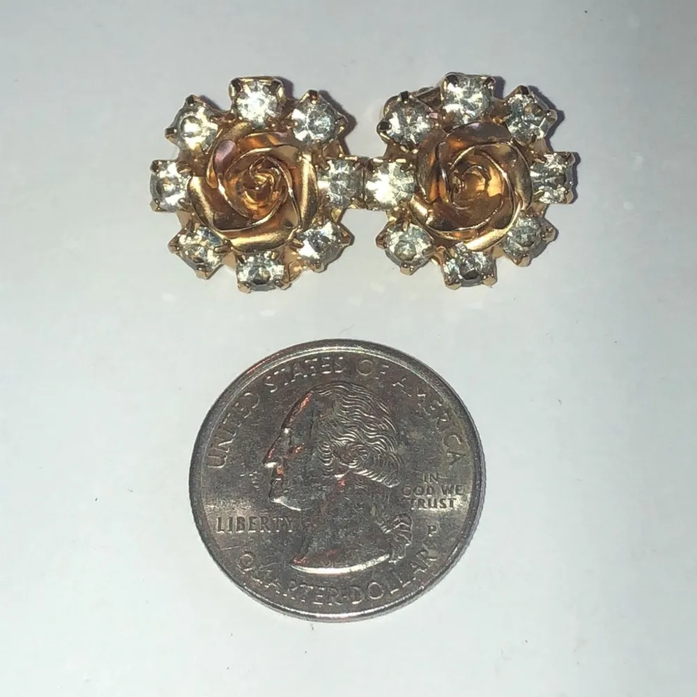 Weiss Vintage Gold Tone Round CZ Rhinestone 3D Flower Retro Clip On Earrings - Image 2