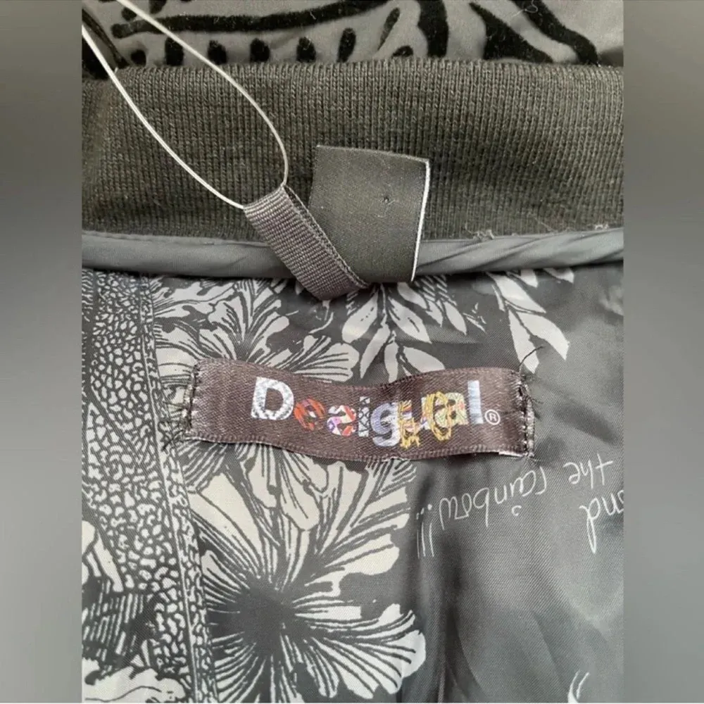 Desigual Medianoche Flocked Velvet NWT,
Puffer Jacket size small - Image 12