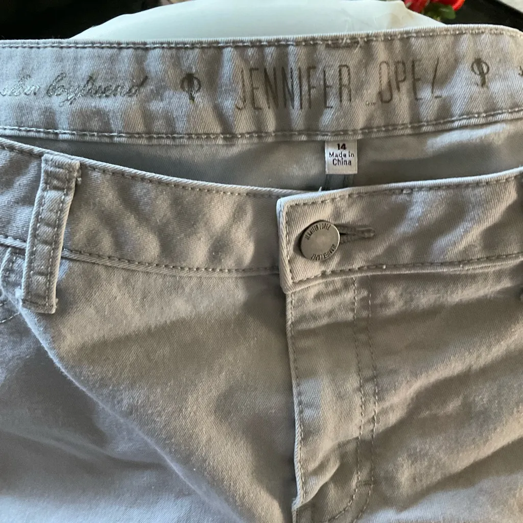 Jennifer Lopez Light Gray Slim Boyfriend Denim Jeans. Waist 19” Length 33” - Image 2