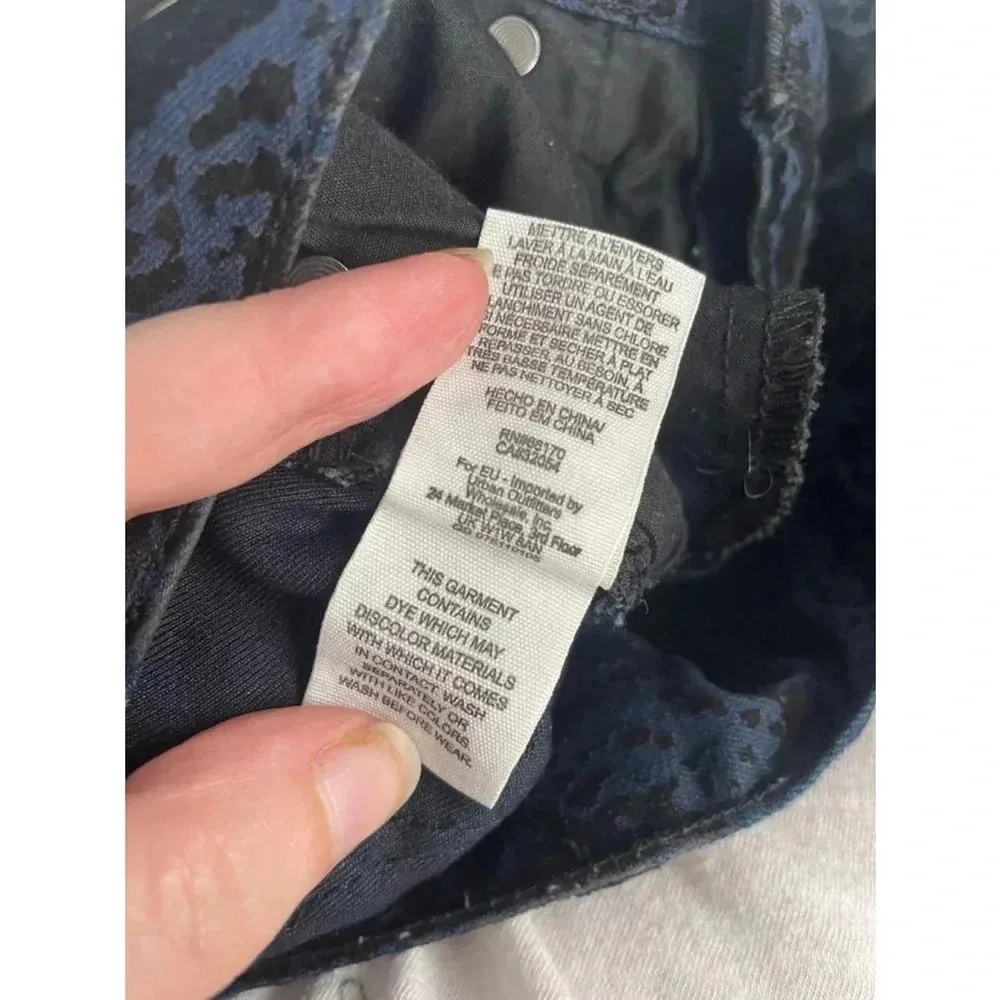 Women's Free People Blue Snake Print Velvet Skinny Jeans Size 26 Animal 0119‎ - Image 13