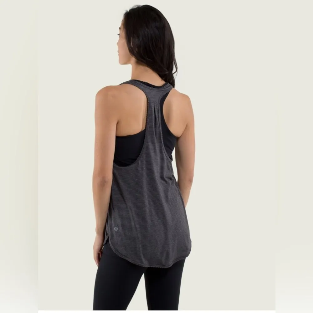Lululemon 105 F Singlet Size 10 - Image 3