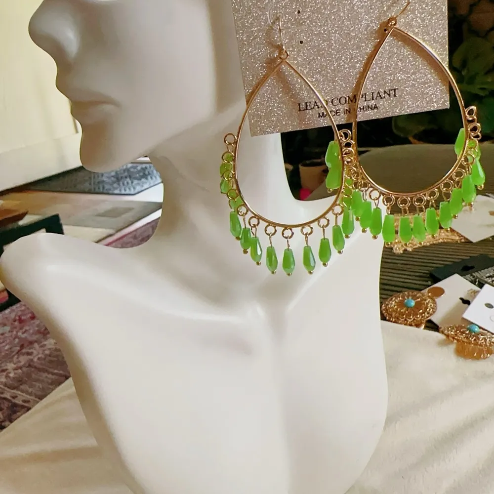 Natasha green beads drops loop earrings gold tone - Image 3